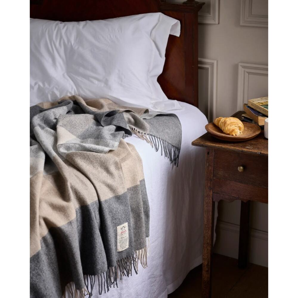 AVOCA NWT Rome Cashmere Blend Throw Taupe Gray Blanket